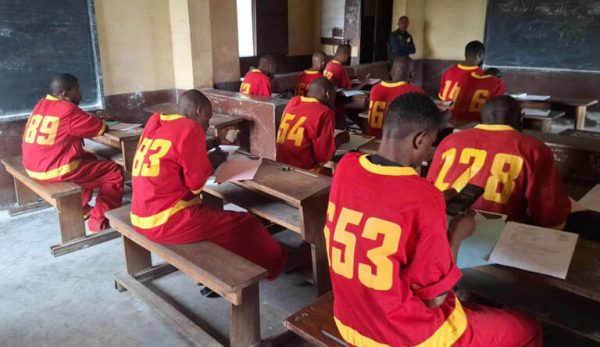 congo-:-les-nouveaux-bacheliers-en-prison-demandent-une-grace-presidentielle-–-journal-de-brazza