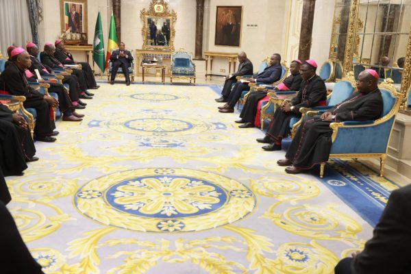sassou-n’guesso-echange-avec-le-clerge-catholique-sur-la-traque-des-«-bebes-noirs-»-–-journal-de-brazza
