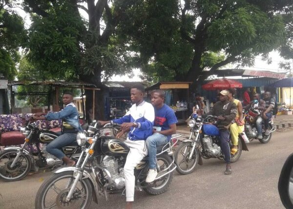 le-congo-leve-la-suspension-de-l’importation-des-machettes-et-motocycles-–-journal-de-brazza