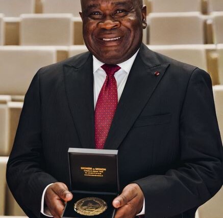 maixent-raoul-ominga-recoit-une-medaille-d’honneur-a-paris-–-journal-de-brazza