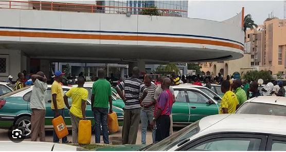 congo-:-brazzaville-paralysee-par-une-penurie-de-carburant-–-journal-de-brazza