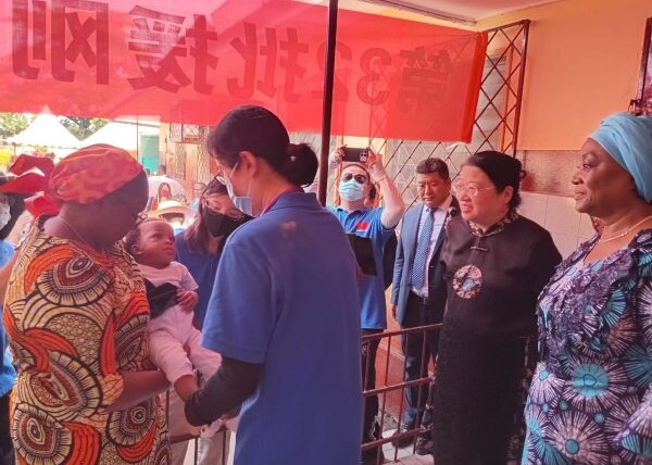 congo-action-humanitaire-:-la-chine-au-chevet-des-orphelins-–-journal-de-brazza