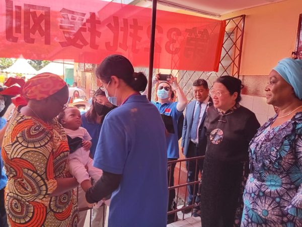 congo-action-humanitaire-:-la-chine-au-chevet-des-orphelins-–-journal-de-brazza