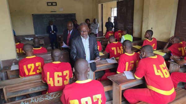 congo-baccalaureat-general-:-17-detenus-dont-une-fille-affrontent-les-epreuves-–-journal-de-brazza