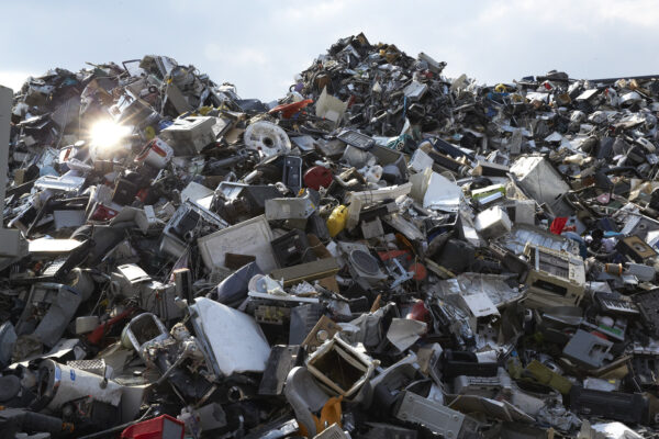 l’urgence-de-recycler-les-dechets-electroniques-–-vox-congo