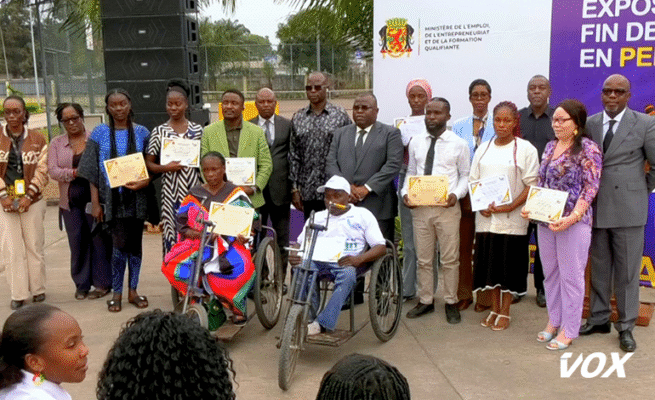 les-apprenants-en-perlage-recoivent-leurs-diplomes-de-fin-de-formation-–-vox-congo
