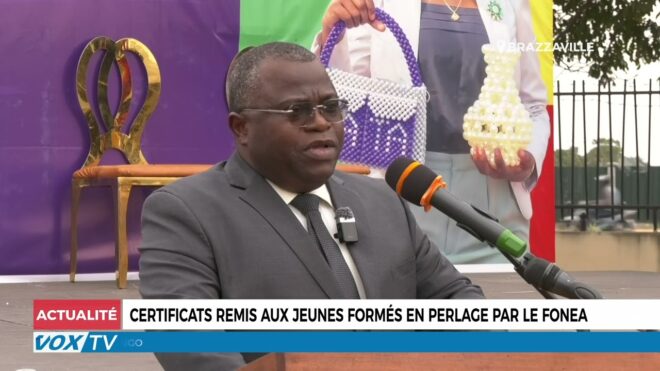 certificats-remis-aux-jeunes-formes-en-perlage-par-le-fonea-–-vox-congo