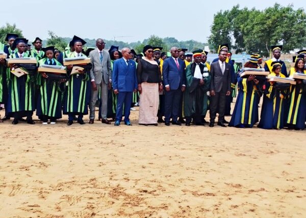 congo-:-l’udsn-celebre-393-nouveaux-diplomes-et-mise-sur-l’excellence-academique-–-journal-de-brazza