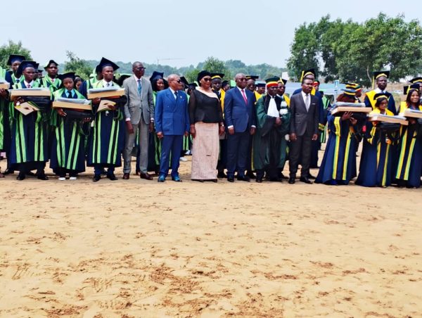 congo-:-l’udsn-celebre-393-nouveaux-diplomes-et-mise-sur-l’excellence-academique-–-journal-de-brazza
